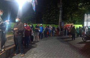 Antre Sejak Pagi Buta Demi Mendapat Vaksin