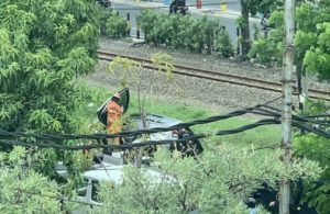 Evakuasi Mobil Terperosok di depan RSAL dr Ramelan A.Yani