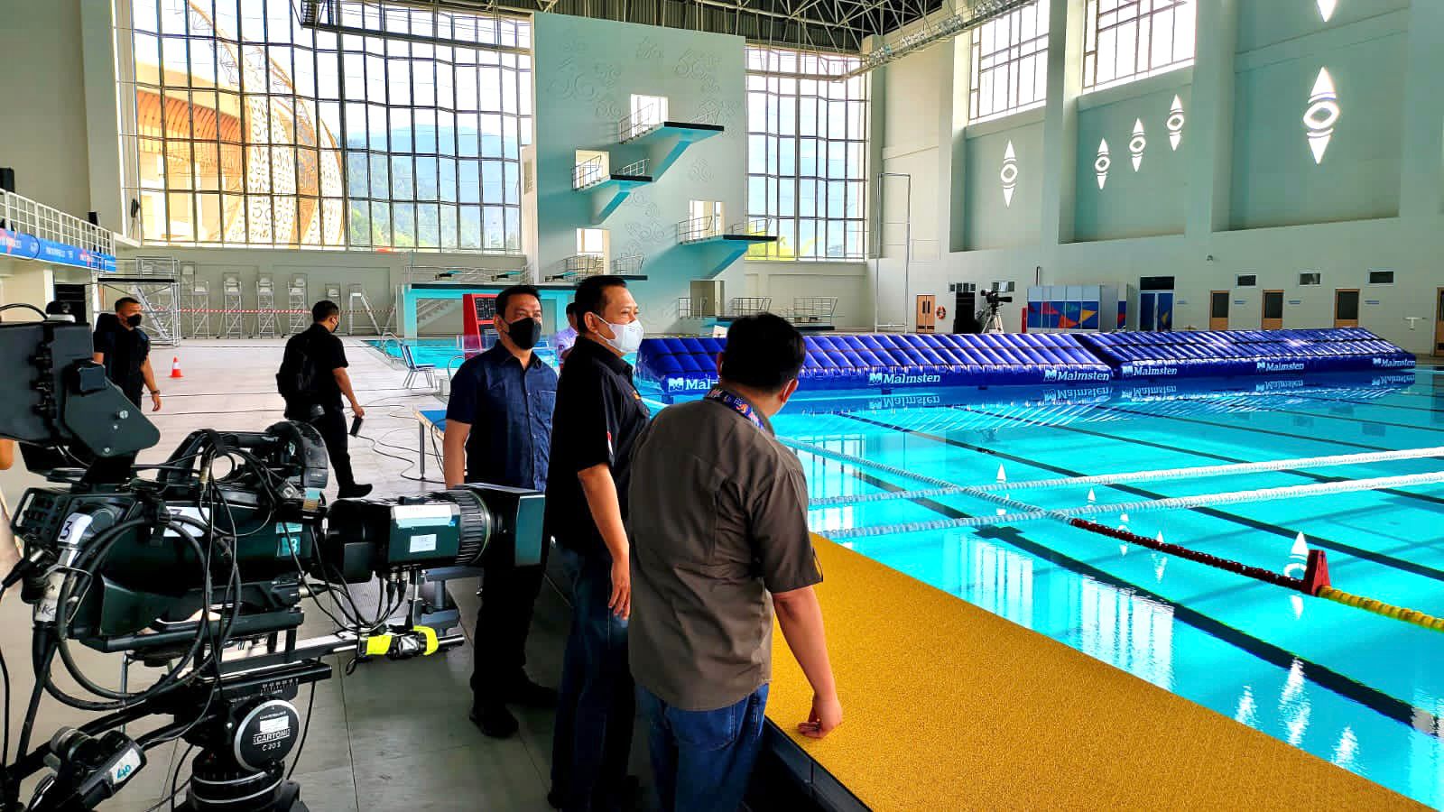 bambang-soesatyo-meninjau-stadion-aquatic