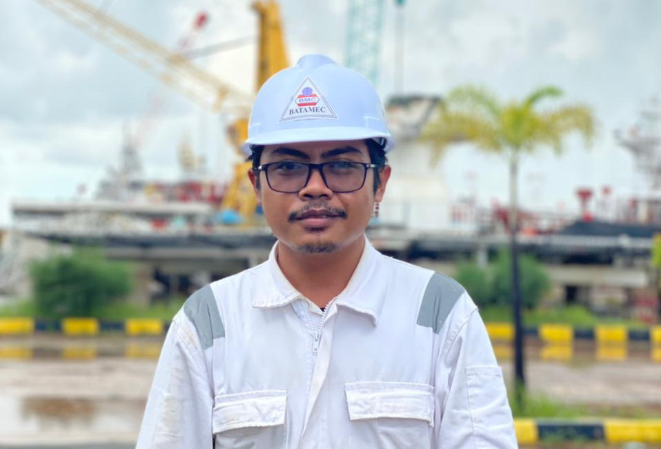 didin-bekerja-di-batamec-shipyard