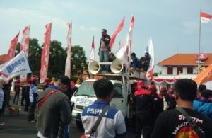 Bergerak dan Berkumpul Menuntut Kenaikan UMP Jatim 2022