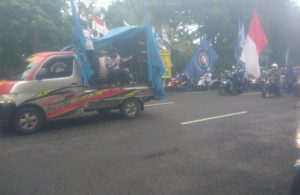 Aksi Buruh di Surabaya Menuntut Penolakan Penetapan UMP Jatim