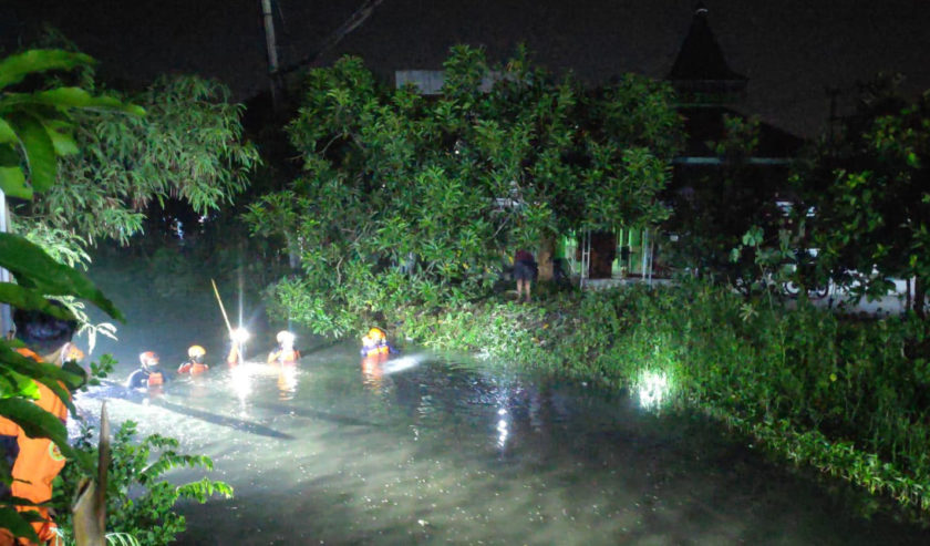 pencarian-bocah-tenggelam-di-sungai-pepelegi