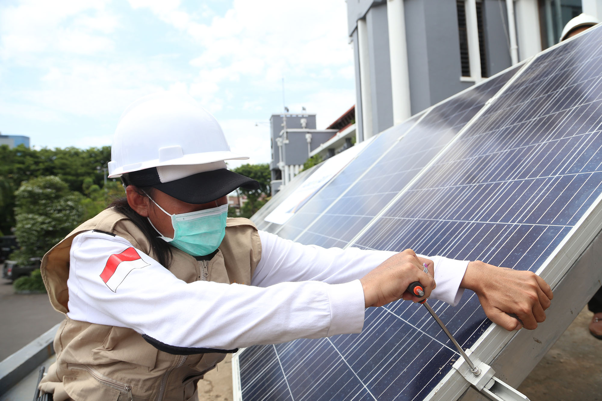 Ketua Komisi VII DPR Ajak Masyarakat Tinggalkan Energi Fosil