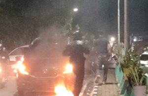 Kebakaran Mobil di Jalan Mayjen Prof Dr Moestopo