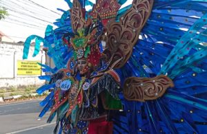 Peserta Pawai Taaruf YPM Sidoarjo di Sepanjang