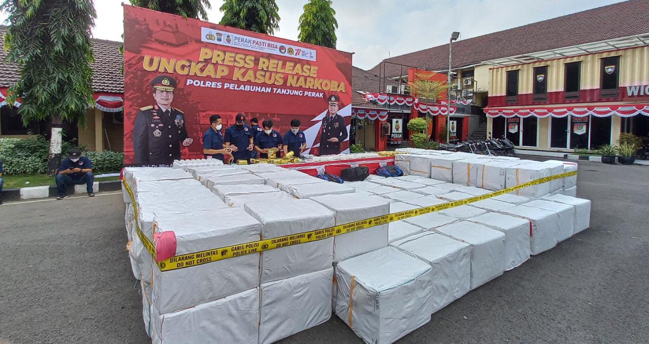 Pengedar Kubur Jutaan Pil Koplo dan Puluhan Kilo Sabu di Sawah Mojokerto Ditangkap