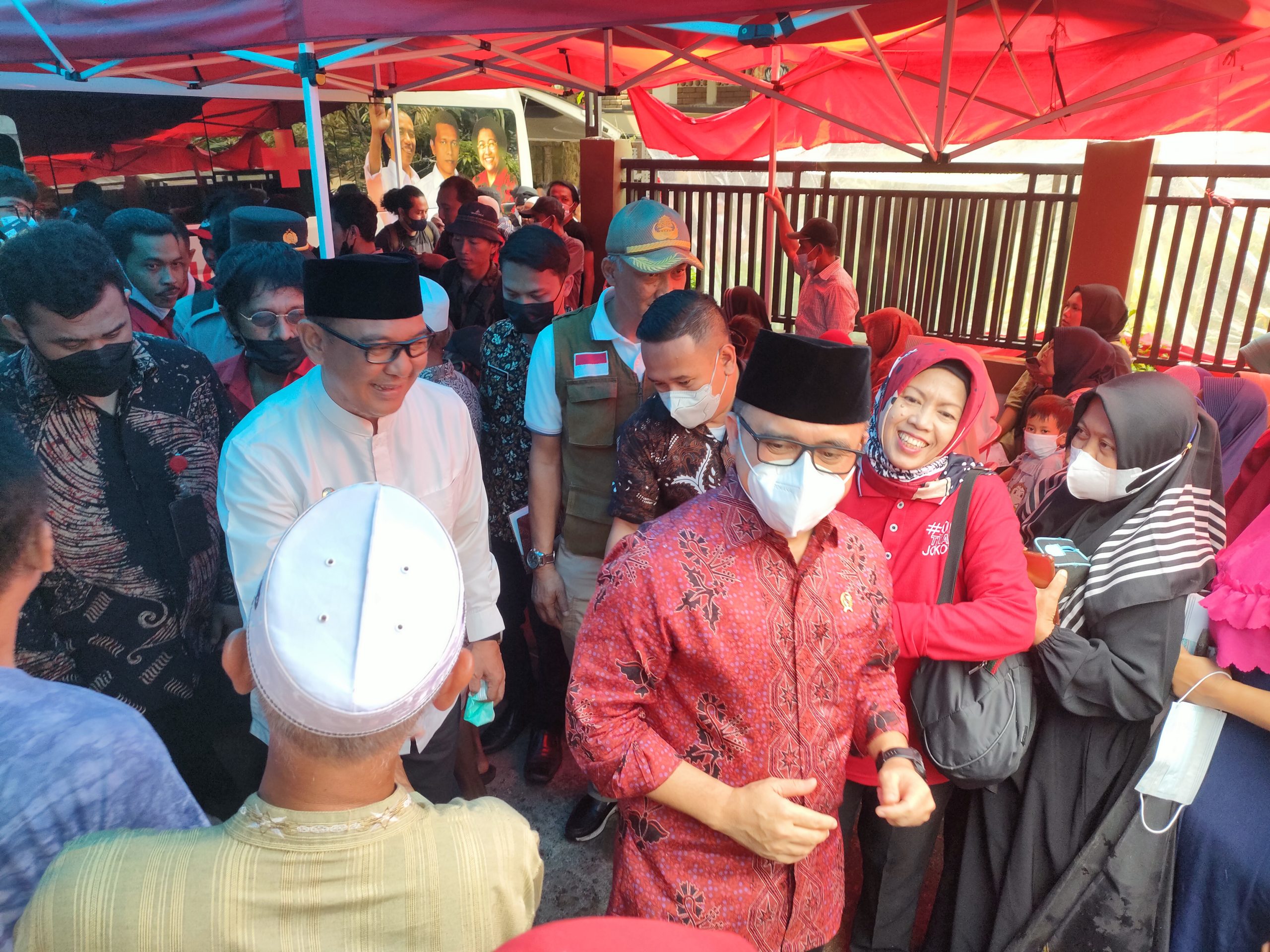 MenPAN RB Tinjau dan Buka Pengobatan Gratis PDIP di Bogor
