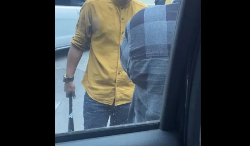 Viral Pria Berkemeja Kuning Pukul Orang di Surabaya, Hanya Gegara Ini