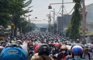 Menerjang Kemacetan di Jembatan Branjangan