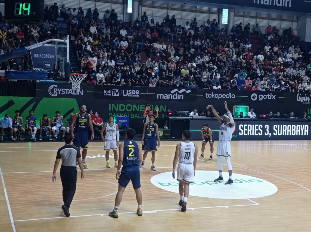 Laga Terakhir Indonesia Basketball League Seri Ketiga - Suara Surabaya