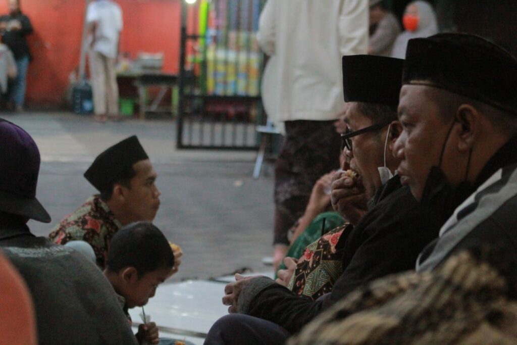 Buka Puasa Bersama Hari Pertama di Masjid Rahmat Surabaya - Suara Surabaya