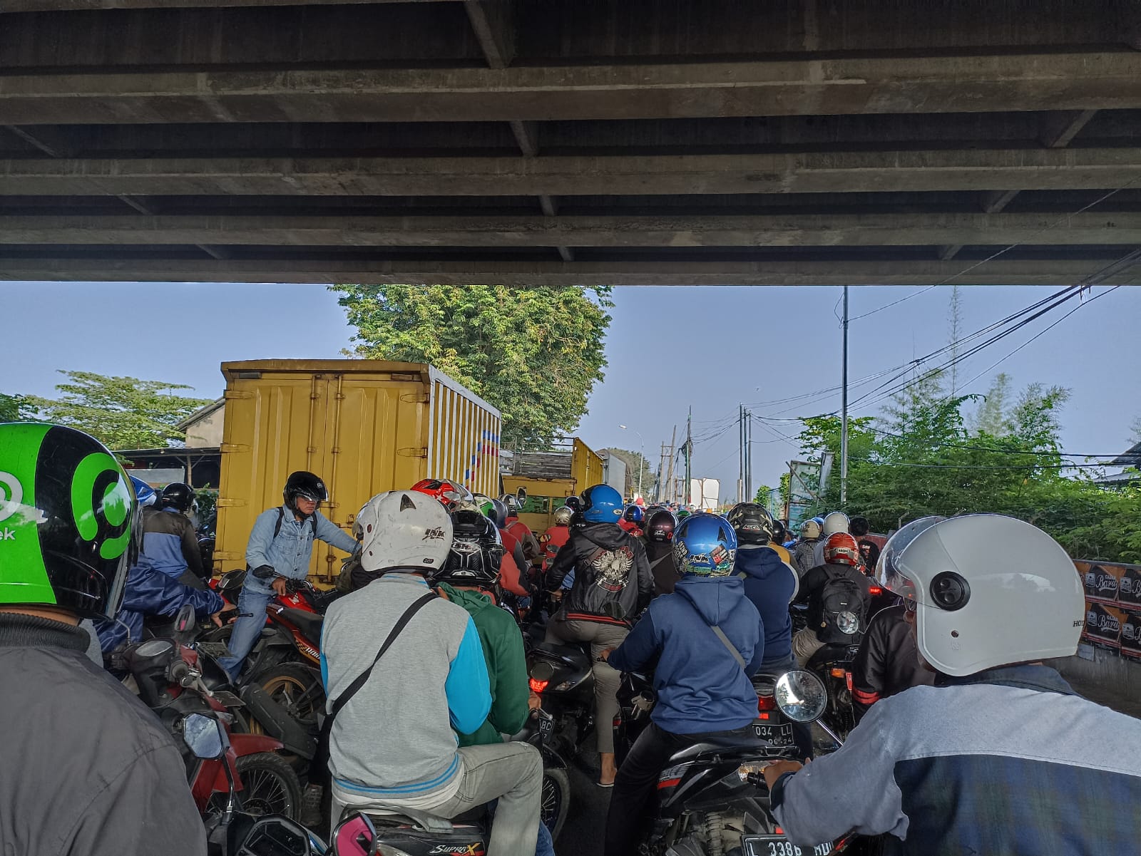 Boboh Gresik macet, Jumat (24/3) pagi imbas Truk mogok.