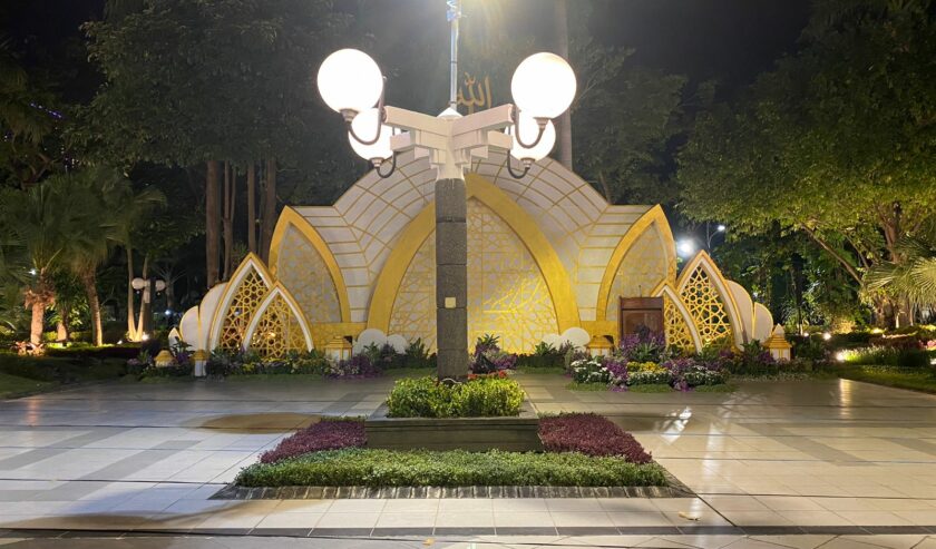 Balai Kota Surabaya Bersiap Jelang Salat Id - Suara Surabaya