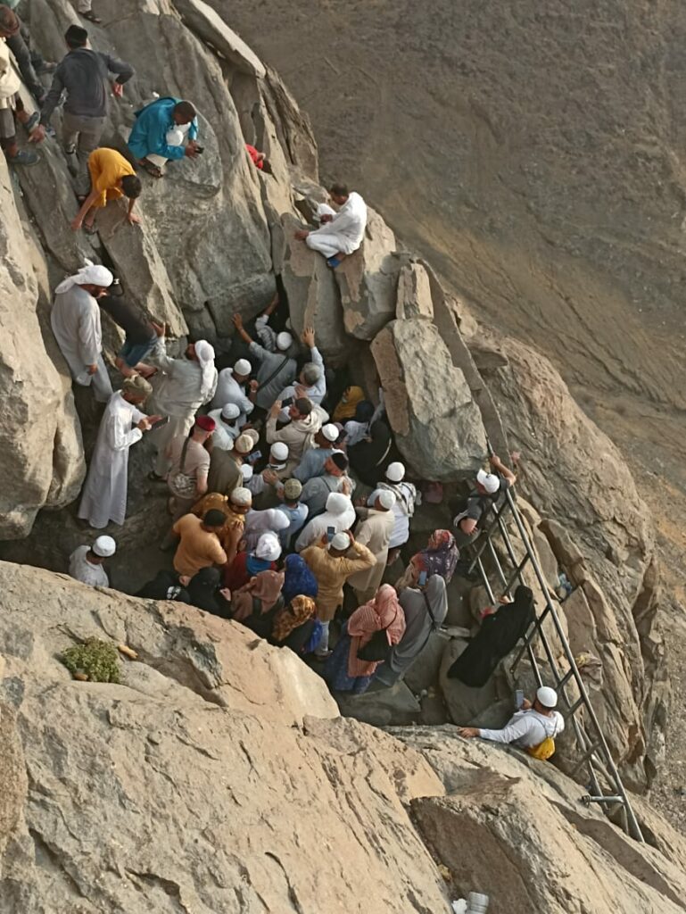 Ziarah Ke Gua Hira Di Gunung Bercahaya