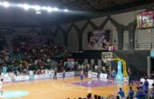 Pertandingan perdana Timnas Basket Indonesia dalam FIBA U-16 Asian Championship Seaba Qualifier dengan menghadapi Timnas Thailand di GOR Kertajaya Surabaya, pada Senin (17/7/2023) malam. Foto: Risky suarasurabaya.net