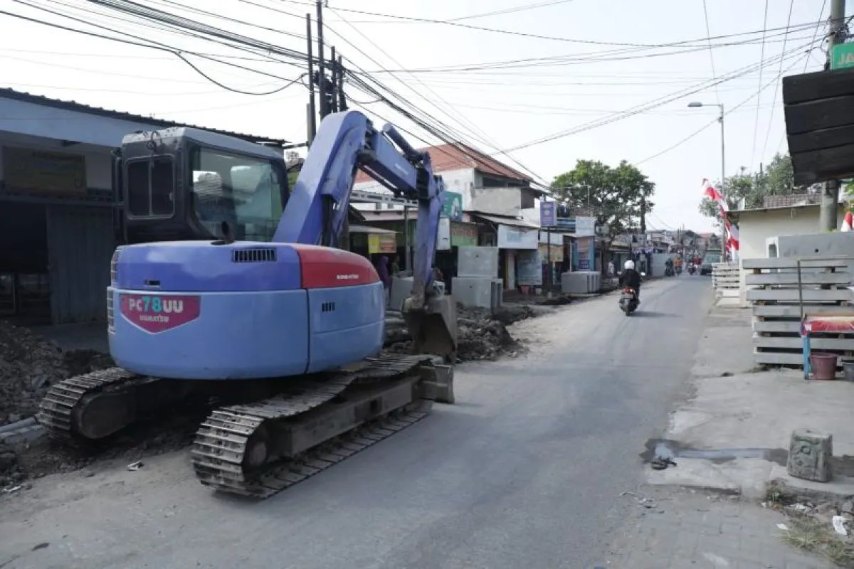 Proyek betonisasi jalan penghubung Desa Geluran Kecamatan Taman-Desa Suko Kecamatan Sukodono, Sidoarjo, Jawa Timur. Foto: Pemkab Sidoarjo