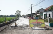 Proyek betonisasi ruas jalan desa Banjarsari - Damarsi, Sidoarjo, Jatim sepanjang 1,8 kilometer. Foto: Pemkab Sidoarjo