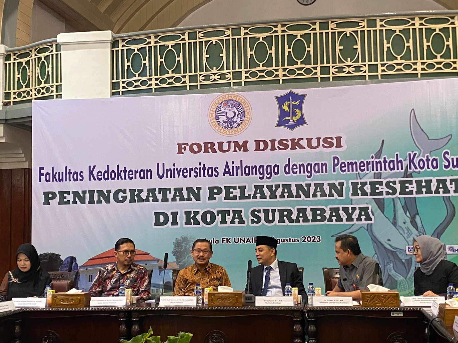 Eri Cahyadi Wali Kota Surabaya saat menghadiri forum diskusi peningkatan pelayanan kesehatan di Kota Surabaya, Selasa (8/8/2023). Foto: Meilita suarasurabaya.net