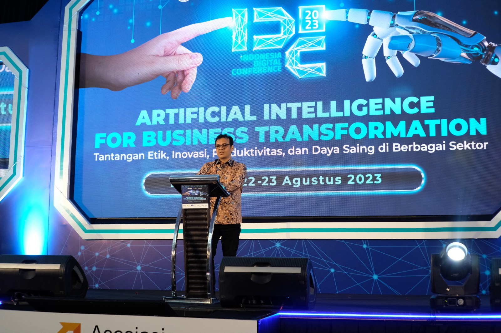 Nezar Patria Wakil Menteri Komunikasi dan Informatika dalam acara Indonesia Digital Conference di Bandung, Jawa Barat pada Selasa (22/8/2023). Foto: AMSI