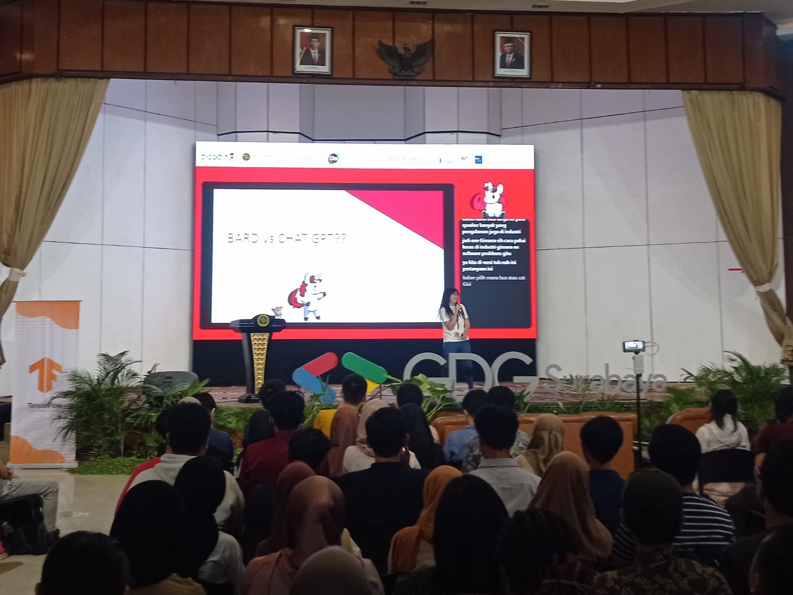 Diskusi perkembangan teknologi yang dilakukan oleh Institut Sains dan Teknologi Terpadu Surabaya (ISTTS), Google Developer Group Surabaya, Women Techmaker Surabaya dan Tensor Flow Group Surabaya, di ISTTS pada Sabtu (26/8/2023). Foto: Risky suarasurabaya.net