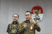 Ali Fikri Kepala Bagian Pemberitaan KPK (kanan) berikan keterangan terkait penggeledahan di Kantor Kementerian Pertanian dalam jumpa pers di Gedung Merah Putih KPK, Jakarta Selatan, Jumat (29/9/2023). Foto: Antara