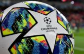 Logo Liga Champions melekat dalam bola resmi yang digunakan dalam kompetisi sepak bola paling bergengsi antarklub Eropa tersebut. Foto: AFP