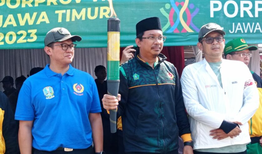 Penyulutan Obor Api Porprov ke-VIII Jatim - Suara Surabaya