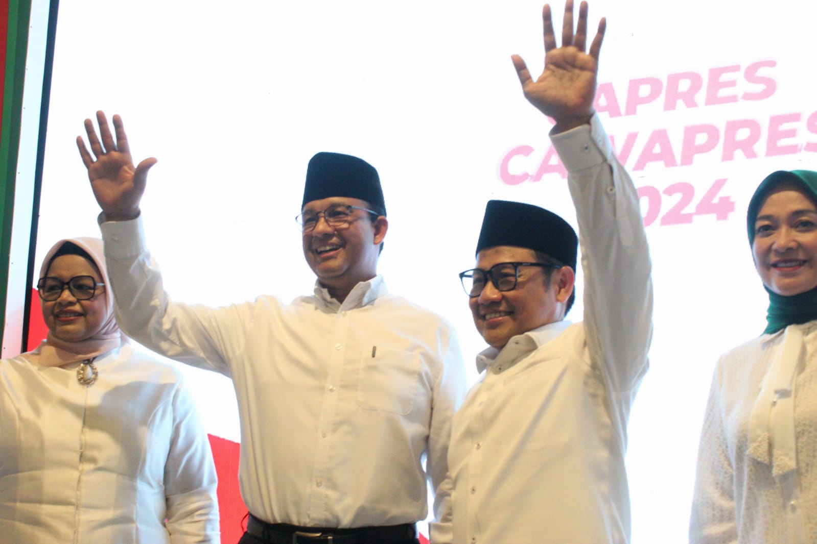 Anies Baswedan dan Muhaimin Iskandar saat acara deklarasi di Hotel Majapahit, Surabaya, Sabtu (2/9/2023). Foto: Frans Magang suarasurabaya.net