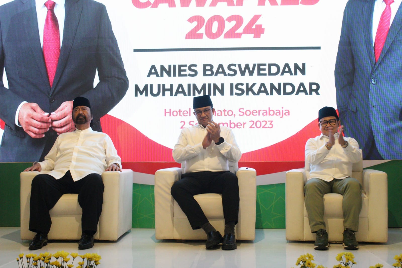 Surya Paloh Ketua Umum Nasdem bersama Anies Baswedan dan Muhaimim Iskandar saat acara deklarasi di Hotel Majapahit, Surabaya, Sabtu (2/9/2023). Foto: Frans Magang suarasurabaya.net