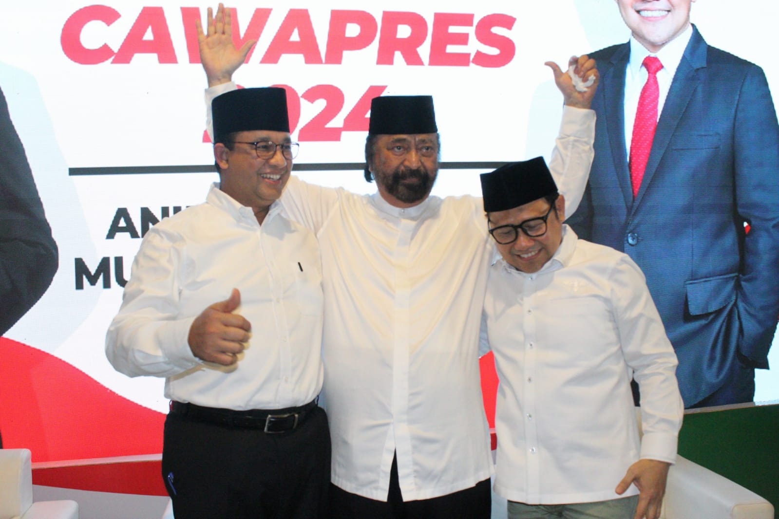 Surya Paloh Ketua Umum Partai Nasdem bersama Anies Baswedan dan Muhaimin Iskandar atau Cak Imin di Hotel, Majapahit, Surabaya, Sabtu (2/9/2023). Foto: Frans magang suarasurabaya.net