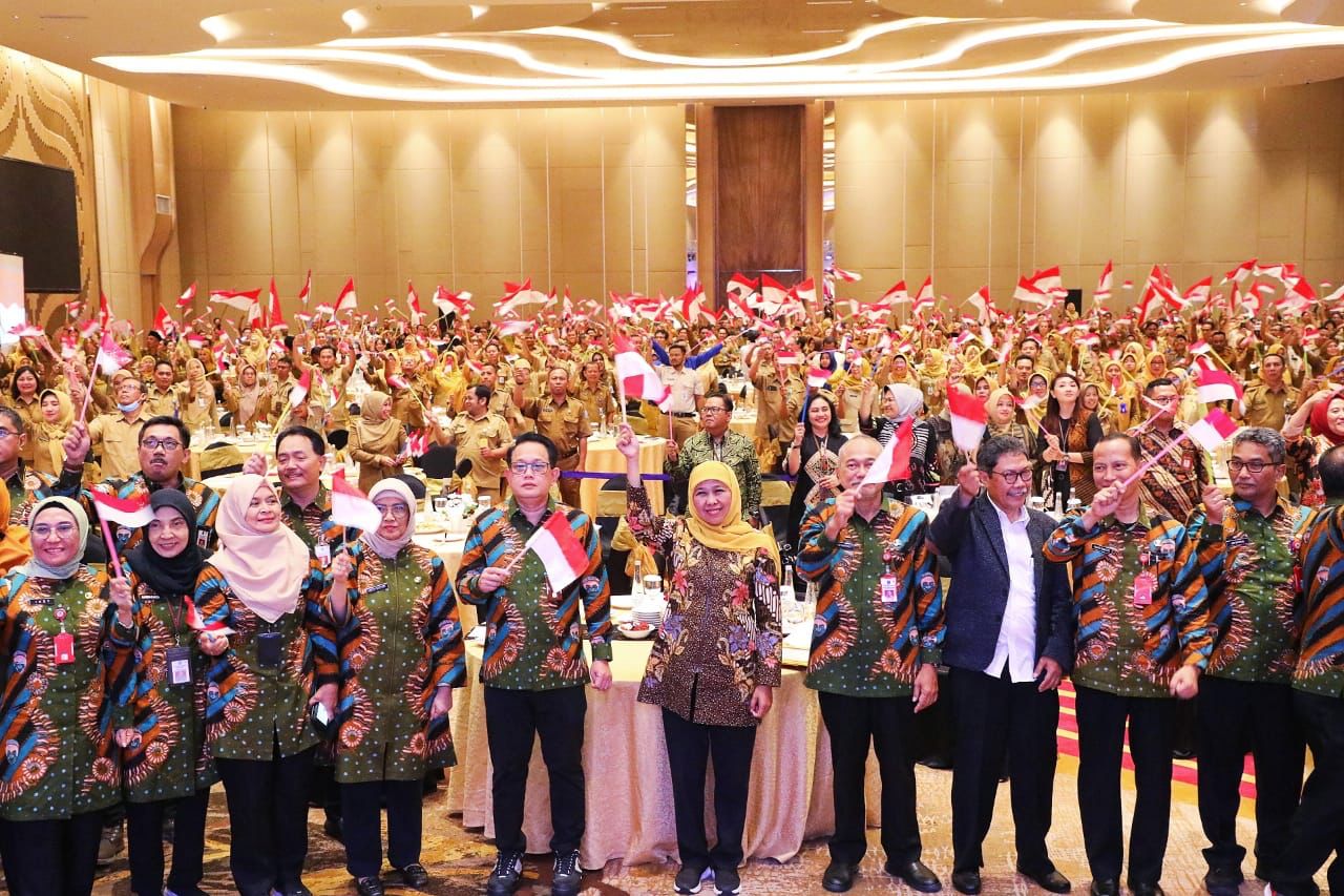 Khofifah Indar Parawansa Gubernur Jatim waktu bersama tenaga pendidik se Jatim. Foto: Humas Pemprov Jatim.