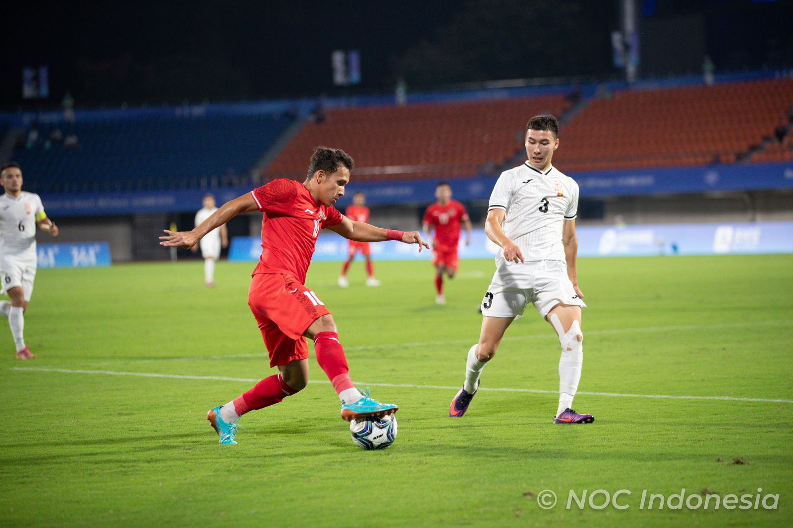 Timnas Indonesia U-24 memenangkan pertandingan dengan skor 2-0 atas Kirgistan dalam Asian Games yang digelar di Zheijang Normal University East Stadium, Selasa (19/9/2023) malam. Foto: NOC Indonesia/Naif Al’As