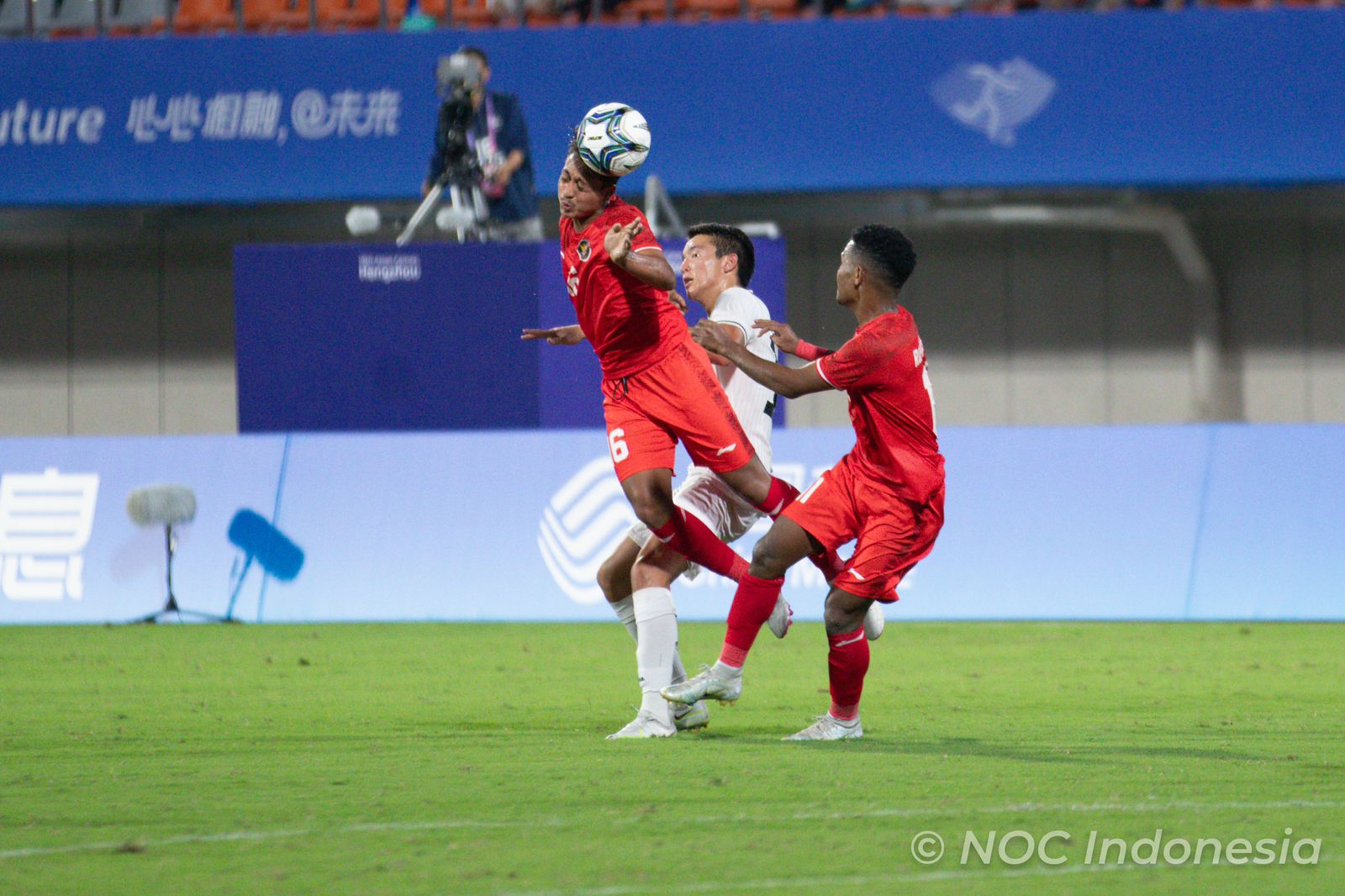 Timnas Indonesia U-24 memenangkan pertandingan dengan skor 2-0 atas Kirgistan dalam Asian Games yang digelar di Zheijang Normal University East Stadium, Selasa (19/9/2023) malam. Foto: NOC Indonesia/Naif Al’As