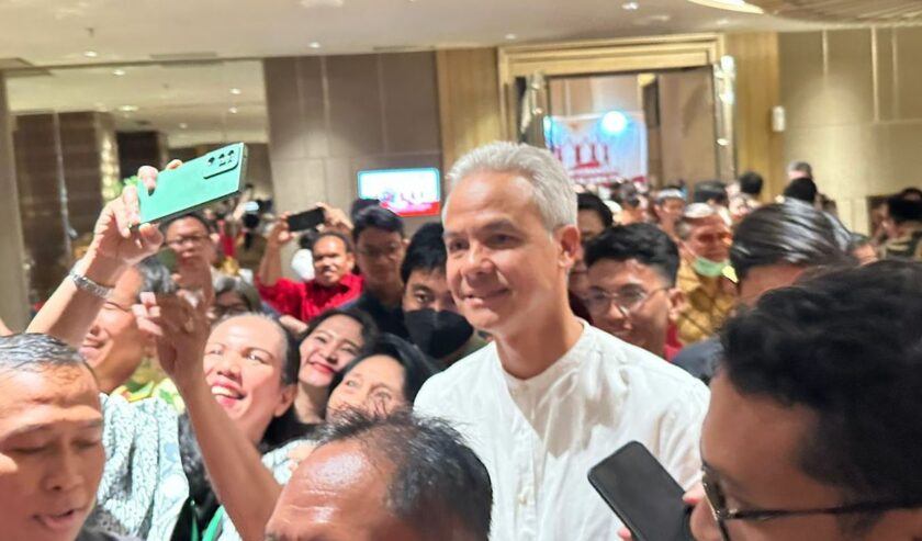 Ganjar Pranowo bacapres yang diusung PDI Perjuangan waktu ditemui di Hotel Grand Dafam, Surabaya, Jawa Timur, Jumat (22/9/2023). Foto: Wildan suarasurabaya.net