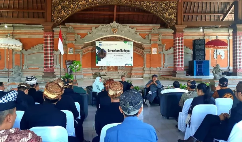 Kegiatan sarasehan kebudayaan tentang Suku Tengger di Pendapa Pura Mandara Giri Semeru Agung, Kecamatan Senduro, Kabupaten Lumajang, Rabu (27/9/2023). Foto: Pusat Kajian Pemajuan Kebudayaan Unej