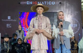 Gita Orlin desainer asal Surabaya suguhkan busana muslim tema savanna interpretasikan tema Enigmatico Surabaya Fashion Parade 2023, Jumat (8/9/2023). Foto: Meilita suarasurabaya.net