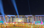 Penampilan tari kolosal dengan tema Sidoarjo Gemilang dalam pesta Opening Ceremony Pekan Olahraga Provinsi Jawa Timur VIII/2023 di Stadion Gelora Delta Sidoarjo, Sabtu malam (9/9/2023). Foto: Meilita suarasurabaya.net