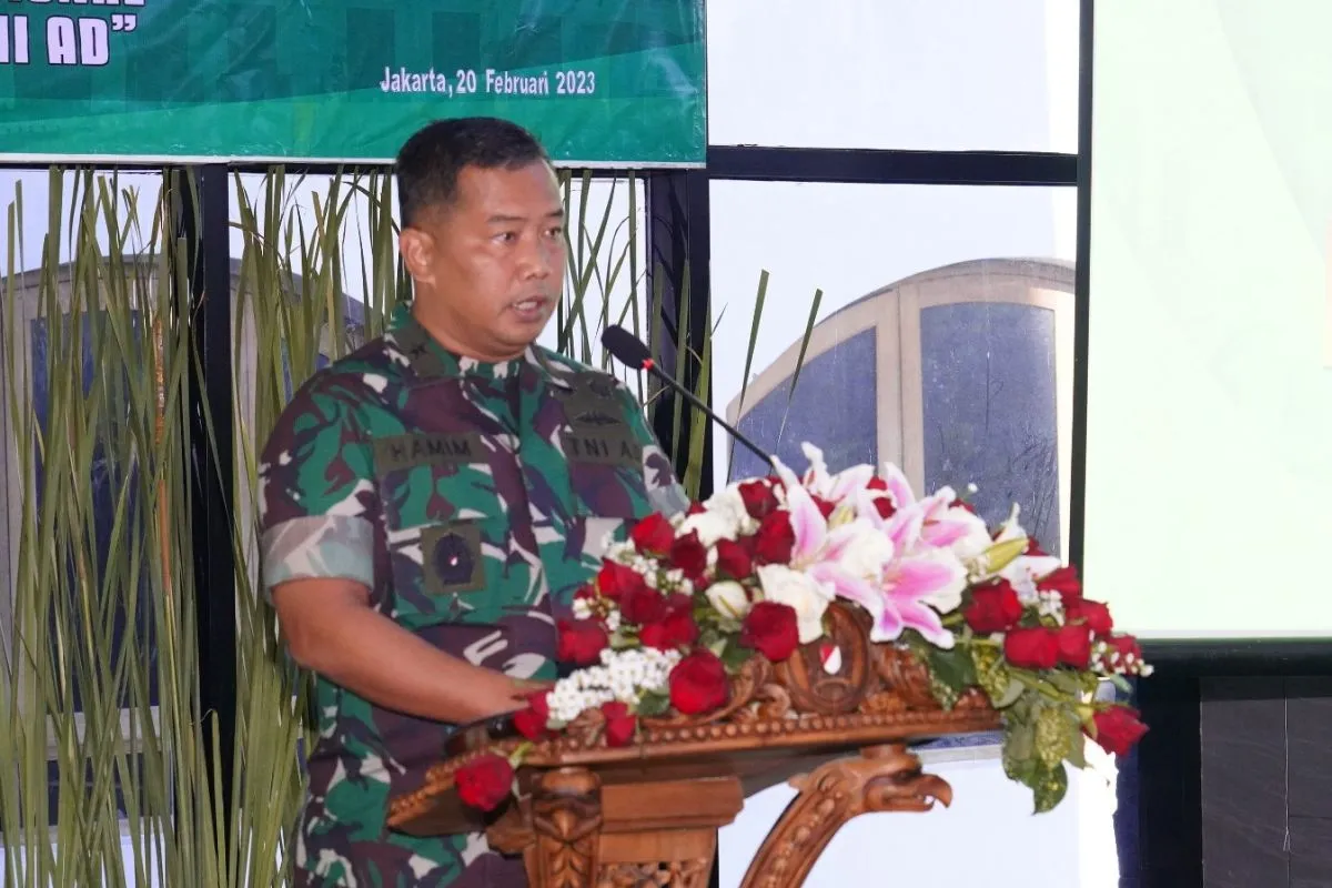 Brigjen TNI Hamim Tohari Kepala Dinas Penerangan TNI Angkatan Darat (Kadispenad) membuka rapat kerja teknis penerangan TNI AD 2023 di Gedung B, Markas Besar TNI AD (Mabesad), Jakarta, Senin (20/2/2023). Foto: Dispenad