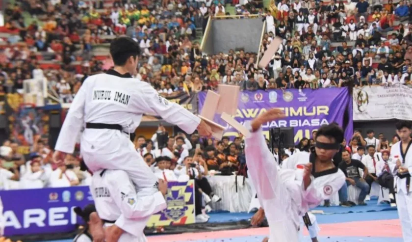 Penampilan saat pembukaan Kejuaraan Provinsi (Kejurprov) Taekwondo Antar Pelajar se-Jawa Timur 2023 di GOR Jayabaya, Kota Kediri, Sabtu (7/10/2023). Foto: Pemkot Kediri