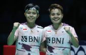 Ganda putri Indonesia, Apriyani Rahayu/Siti Fadia Silva Ramadhanti, mengalahkan Sayaka Hirota/Yuki Fukushima (Jepang), dengan dua gim langsung 21-16, 21-19 pada babak perempat final French Open 2023 di Rennes, Prancis, Jumat (27/10/2023). Foto: PP PBSI