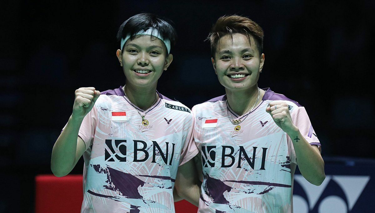 Ganda putri Indonesia, Apriyani Rahayu/Siti Fadia Silva Ramadhanti, mengalahkan Sayaka Hirota/Yuki Fukushima (Jepang), dengan dua gim langsung 21-16, 21-19 pada babak perempat final French Open 2023 di Rennes, Prancis, Jumat (27/10/2023). Foto: PP PBSI