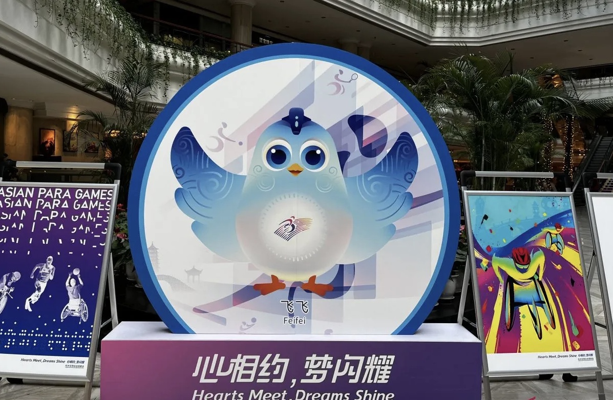 Gambar dari maskot Asian Para Games 2022 Hangzhou, Fei Fei, yang ditemukan di Jinma Palace Hotel, Xiaoshan, Hangzhou, China, Minggu (22/10/2023). Foto: Antara