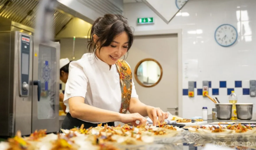 Chef Marinka membawa kerak telor ke Paris, Prancis, untuk pertama kalinya dalam sejarah. Foto: Antara/HO-KBRI Paris