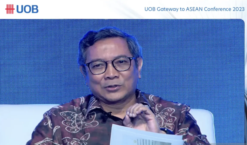 Yudo Dwinanda Priaadi Direktur Jenderal Energi Baru Terbarukan dan Konservasi Energi Kementerian ESDM memberikan pemaparan saat kegiatan UOB Gateway to ASEAN Conference 2023 di Jakarta, Rabu (11/10/2023). Foto: Antara