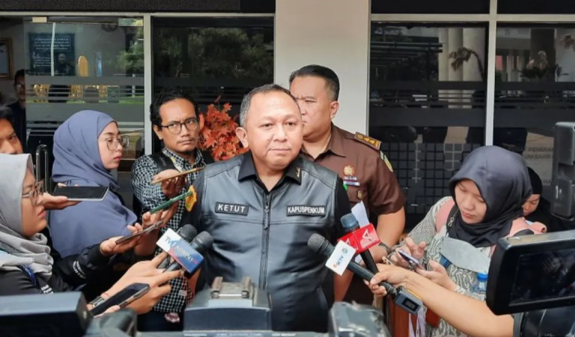 Ketut Sumedana Kapuspenkum Kejagung saat memberikan keterangan kepada di Jakarta, Kamis (12/10/2023). Foto: Antara