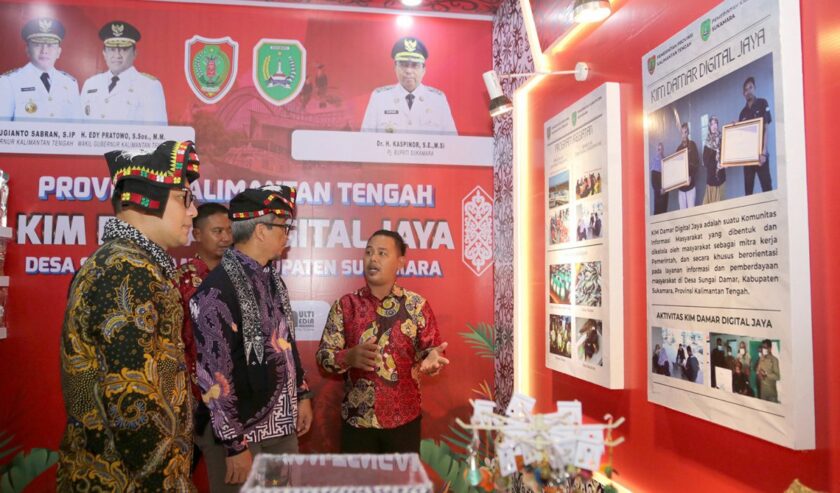 Usman Kasong Direktur Jenderal Komunikasi dan Informasi Publik (Dirjen IKP) Kementerian Komunikasi dan Informatika (Kemenkominfo) RI usai membuka KIMFest di Gedung Balai Pemuda, komplek Alun-alun Kota Surabaya pada Jumat (27/10/2023). Foto: Diskominfo Surabaya