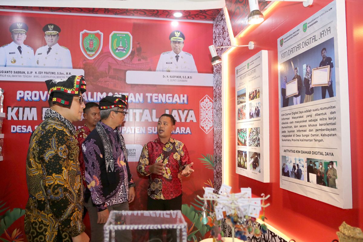 Usman Kasong Direktur Jenderal Komunikasi dan Informasi Publik (Dirjen IKP) Kementerian Komunikasi dan Informatika (Kemenkominfo) RI usai membuka KIMFest di Gedung Balai Pemuda, komplek Alun-alun Kota Surabaya pada Jumat (27/10/2023). Foto: Diskominfo Surabaya