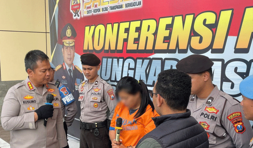 Wanita inisial MR (29) pelaku penipuan dan penggelapan waktu ungkap kasus di Mapolresta Sidoarjo, Selasa (3/10/2023). Foto: Wildan suarasurabaya.net