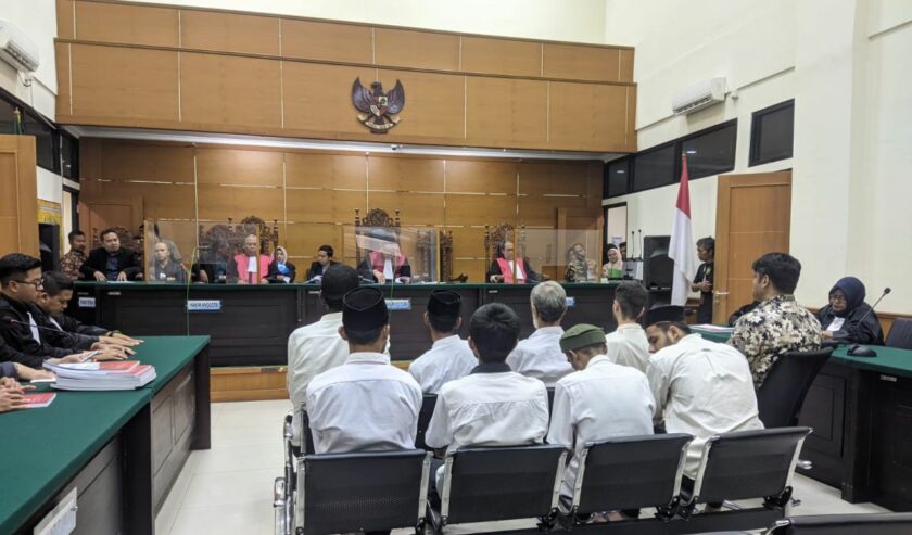 Delapan warga negara asing (WNA) asal Iran divonis hukuman mati terkait kasus penyelundupan sabu seberat 319 kilogram oleh hakim Pengadilan Negeri (PN) Serang, Jumat (27/10/2023). Foto: Antara